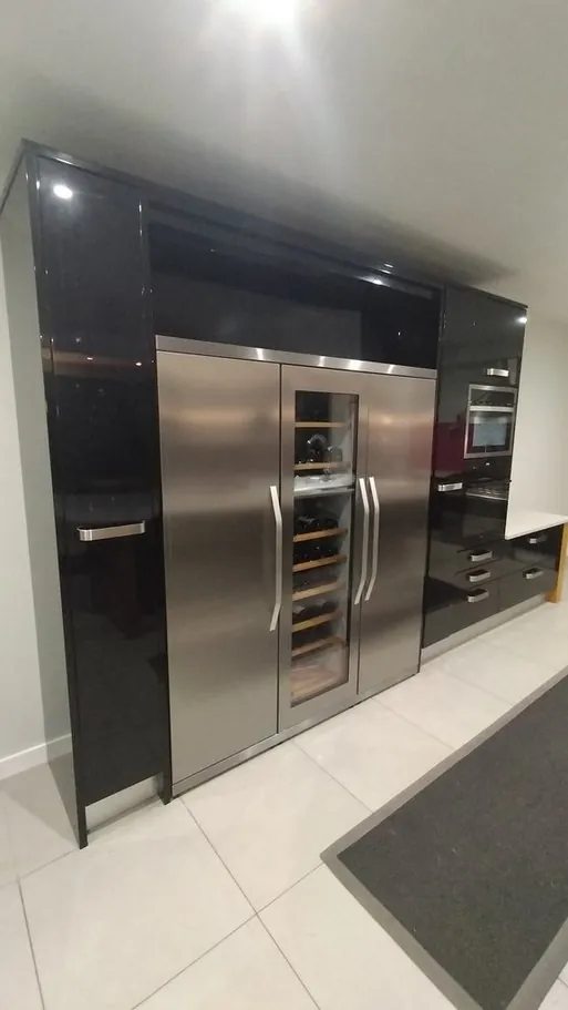 Black gloss kitchen in Alresford SO24, Hampshire before respraying