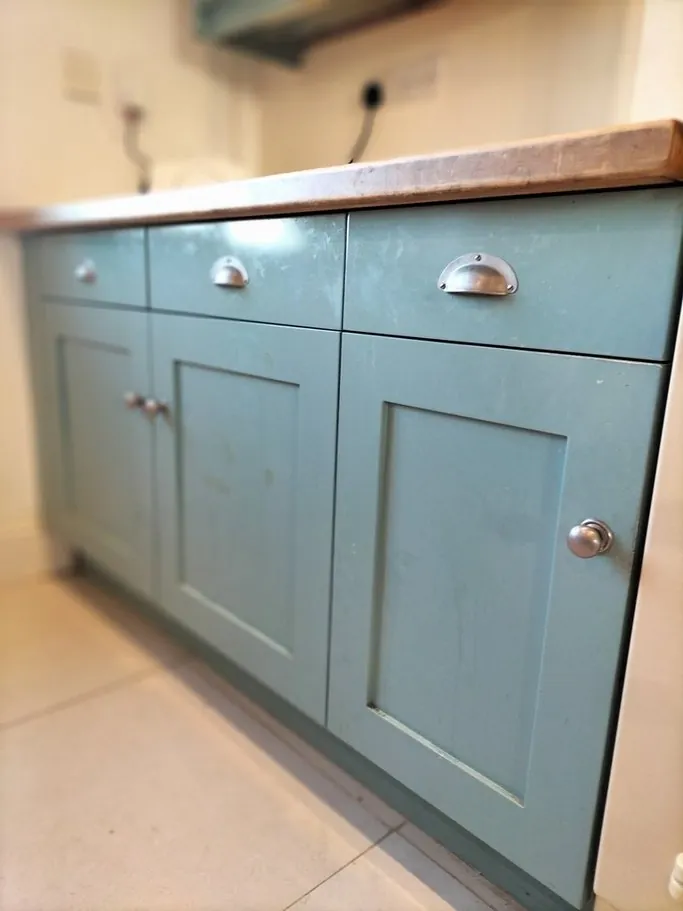 Worn teal shaker units in Fair Oak SO50, Hampshire before respraying